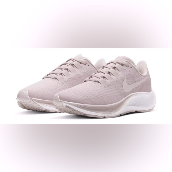 Nike Air Zoom Pegasus 37 Running Shoe - Picture 2 of 4